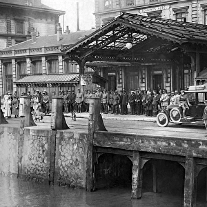 Quayside scene, George V departing France, WW1