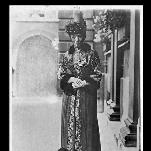 Queen Alexandra with her favourite dog