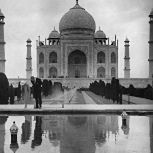 Queen Elizabeth II - royal tour of India - Taj Mahal