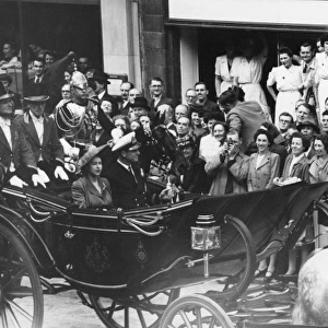 Queen Elizabeth II - on way to Guildhall, 1948