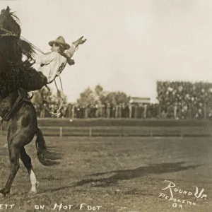 Rodeo - W. F. Blanchett on Hot Foot - Round up, Pendleton