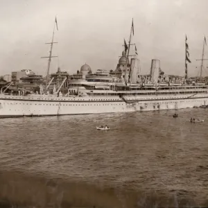 Royal visit to Egypt on HMS Medina