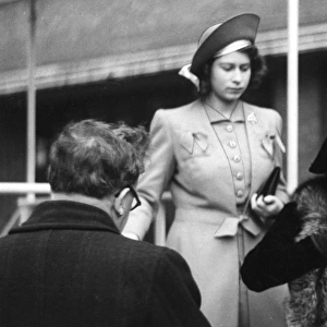 Royal visit to LFB Lambeth HQ, WW2