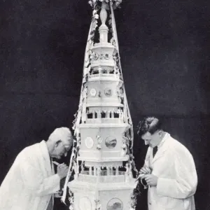 Royal Wedding 1934 - the wedding cake Royal Wedding 1934 - the wedding cake