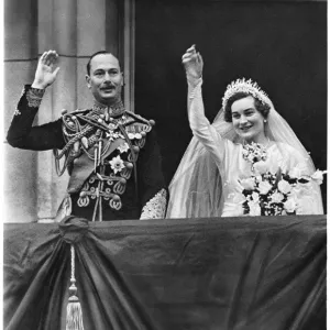 Royal Wedding Print 1935 - Buckingham Palace Balcony Scene Royal Wedding Print 1935 - Buckingham Palace Balcony Scene