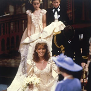Royal Wedding 1986 - Fergie curtseys to the Queen