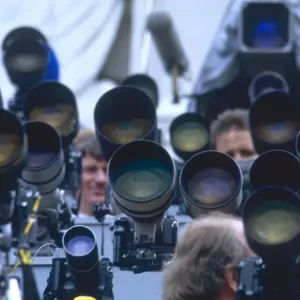 Royal Wedding 1986 Print: Photographers poised at Victoria Memorial Royal Wedding 1986 Print: Photographers poised at Victoria Memorial