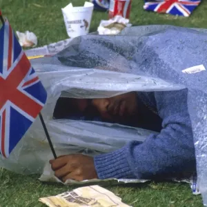 Royal Wedding 1986 - sleeping spectator Royal Wedding 1986 - sleeping spectator