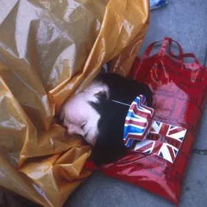 Royal Wedding 1986 - sleeping spectator
