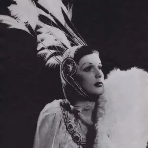 Showgirl from Plaisirs de Paris / Montmartre a Minuit Showgirl from Plaisirs de Paris / Montmartre a Minuit
