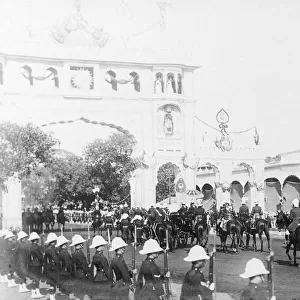 Soldiers and procession, Coronation Durbar, Delhi, India