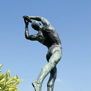Statue of Discobolus in front the Panathenaic Stadium (Kalli