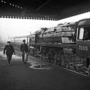 Steam locomotive Apollo, crew change, London