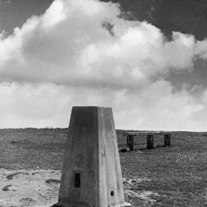 Stone pillar indicating height above sea level
