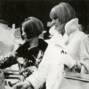 Sybil Zelker with her daugther Elizabeth - English designer
