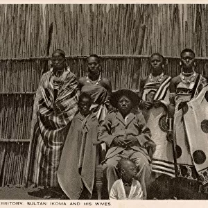 Tanzania - Sultan Ikoma and his wives - house stockade