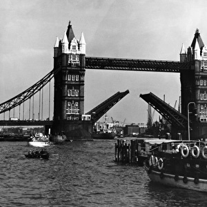 Tower Bridge 1950S