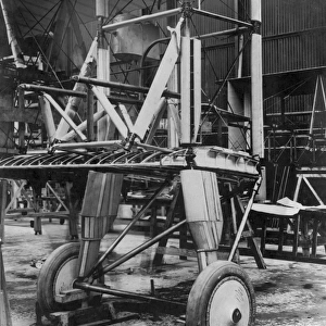 Undercarriage and wing assembly of a Blackburn RT1 Kangaroo