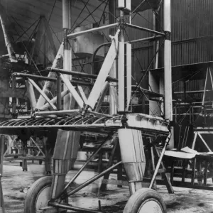 Undercarriage and wing assembly of a Blackburn RT1 Kangaroo Undercarriage and wing assembly of a Blackburn RT1 Kangaroo