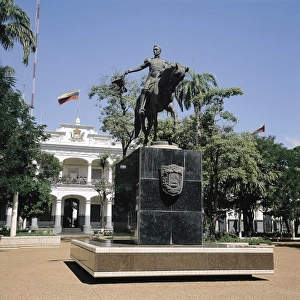 VENEZUELA. ZULIA. Maracaibo. Monument to Sim󮠅