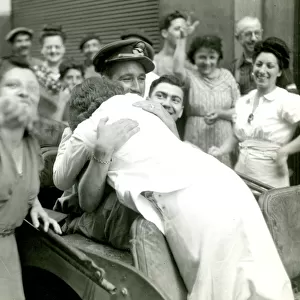 Woman hugs Daily Herald war correspondent, WW2