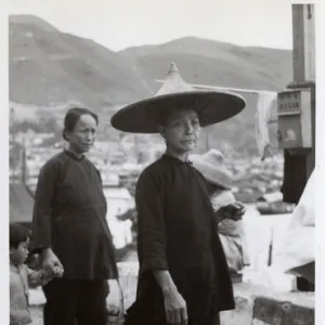 Woman in traditional hat - Hong Kong, China