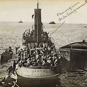WW1 - Balkans - French troops leave the Provence on a tug