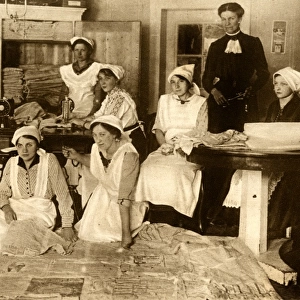WW1 - German women make blankets out of newspapers