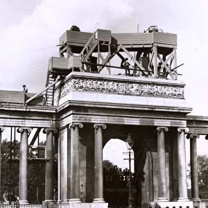 WW1 - Hyde Park Corner - converted to mount searchlights