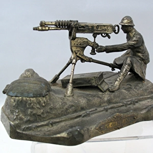 WW1 inkwell, French soldier with Hotchkiss machine gun