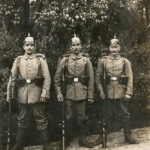 WW1 - Three Smart German Soldiers heading to the front