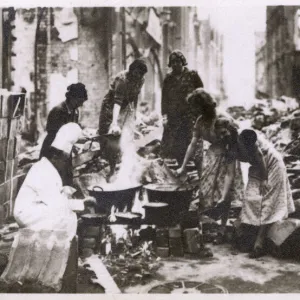 WW2 - Chef cooking in a bombed-out street - Blitz, London