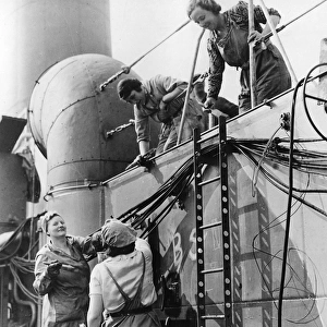 WW2 - Women painting Ships - War Effort