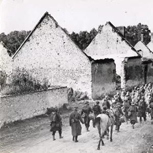 WWI: French soliders in Soizy-aux-Bois, on way to front