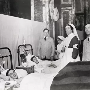 WWI: Women doctors Red Cross hospital, Paris