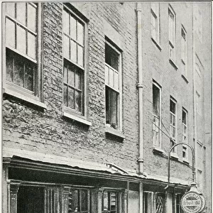 Ye Olde Cheshire Cheese pub on Fleet Street, London