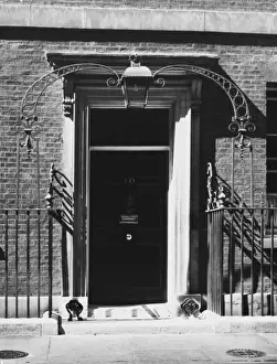 NO 10 DOORWAY / 1930S