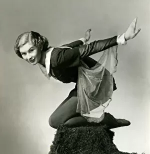 Images Dated 2nd January 2019: 16-year-old Dinah Sheridan as Peter Pan