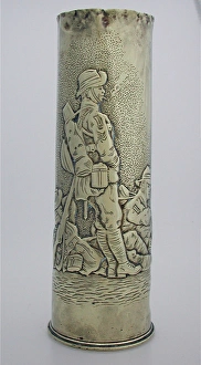 Images Dated 4th October 2008: 18 pounder shell case - three Australian soldiers relaxing