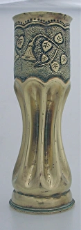 Images Dated 11th December 2009: 19 pounder shell case - inscribed Albert
