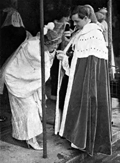 1937 Coronation - Abbey guests stranded in rain after ceremo