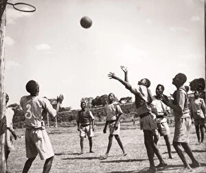 Recruit Gallery: 1940s East Africa - convalescing soldiers, playing netball