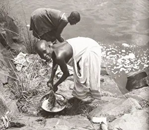 1940s East Africa - Uganda washing clothes Lake Victoria