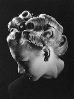 1940s hairstyle
