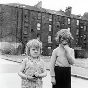 Images Dated 1st March 2012: 2 Girls / Glasgow / Neg 2817