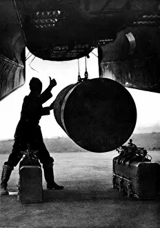 Images Dated 18th October 2004: 4000-lb Bomb being loaded into a Lancaster, Britain; Second