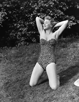 Woof Prints: 50S Pin-Up / Woof