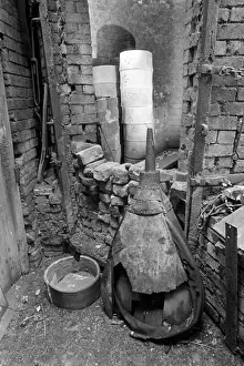 Abandoned kiln and buildings at Southorns pipeworks