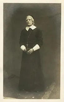 Actor playing Elizabethan character in The Road to Yesterday