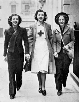 Images Dated 14th March 2012: Actresses on National Service, 1939